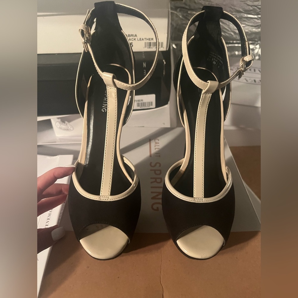 Company : Call it Spring “ Olima” heel